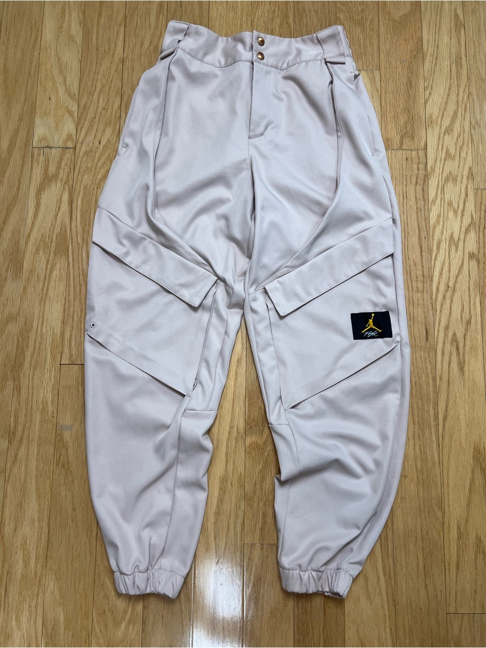 Jordan Flight Women's Essential Utility Cargo Pants in Beige Sanddrift